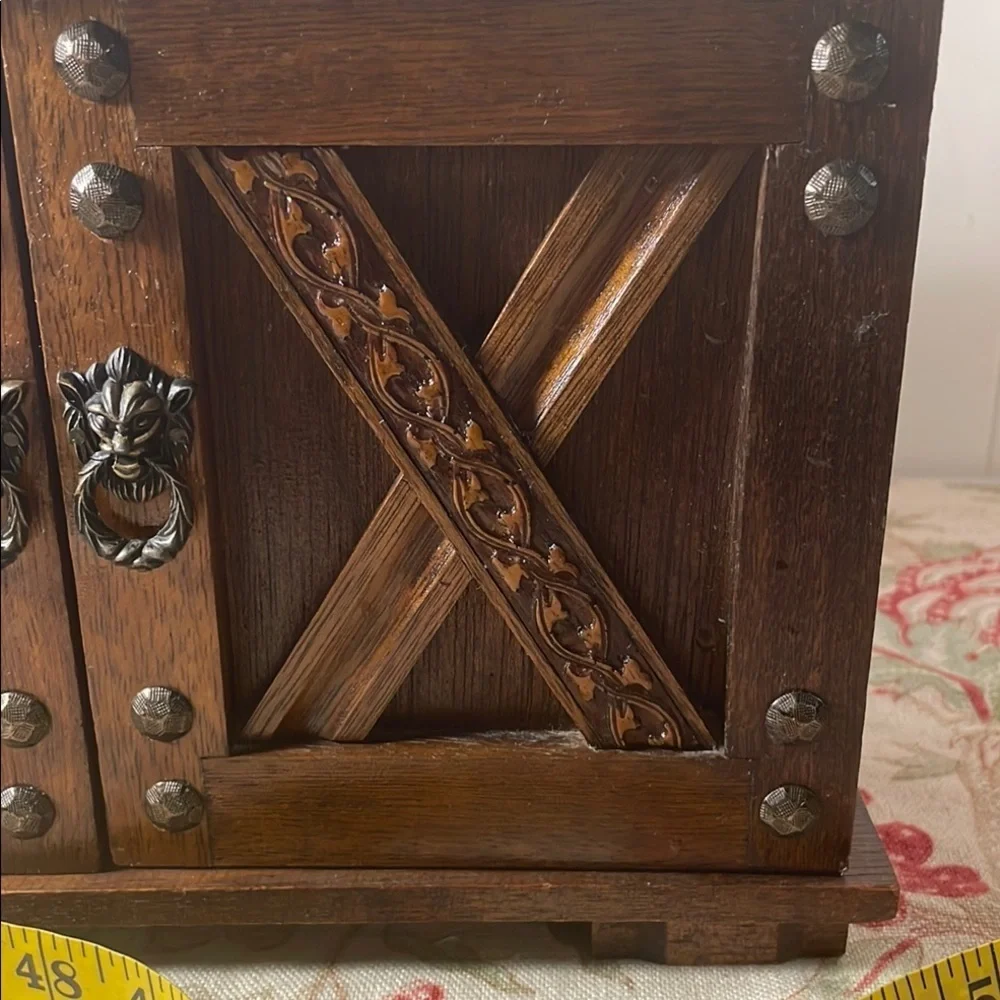 Vintage Wooden 3 Drawer Felt Lined Musical Jewelry Box Lion Door Pulls Amazing